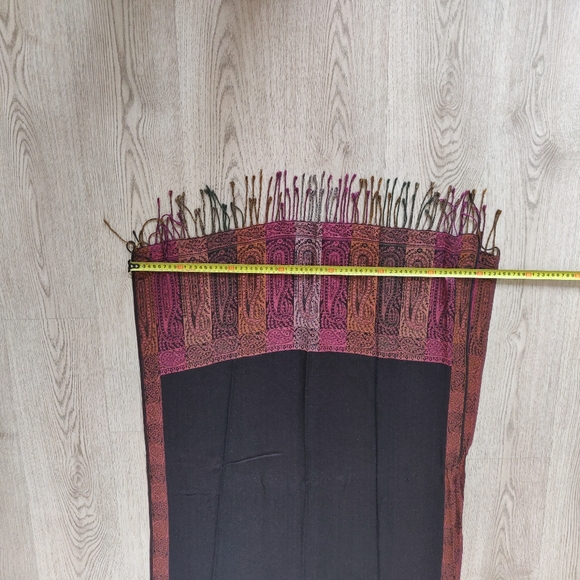 Woolen Big Double Layer Stole - Picture 4 of 4